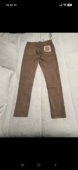 Pantalón vaquero push-up Camel.
