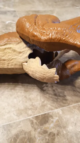 Dinosaurio T-Rex colosal