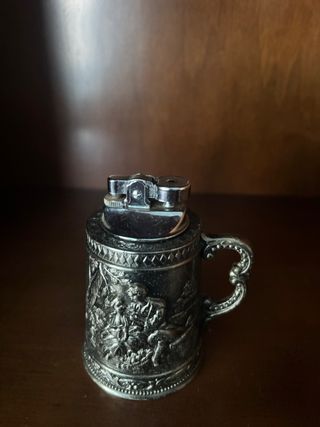 Mechero vintage tipo jarra con grabado