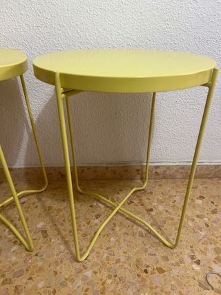 Mesas auxiliares metal amarillas