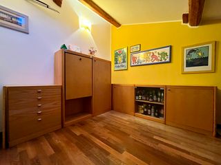 Mobili componibili: vetrina + scrivania Tisettanta