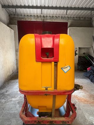 Depósito pulverizador agrícola