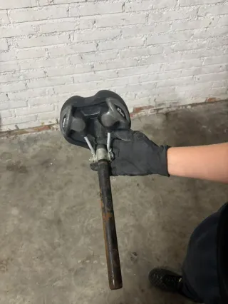 Sillín Bici Negro con Diseño Rojo