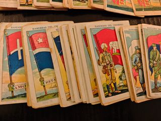 111 Cromos Banderas del Universo