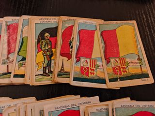 111 Cromos Banderas del Universo