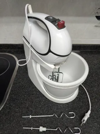 Batidora, Amasadora Blanca marca Taurus