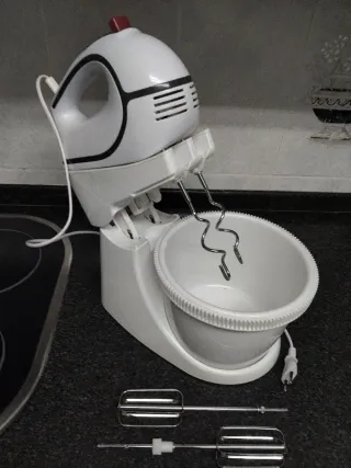 Batidora, Amasadora Blanca marca Taurus