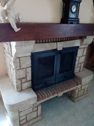 Chimenea decorativa madera y piedra