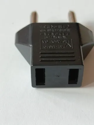 Adaptador Enchufe EEUU/Asia a Europa