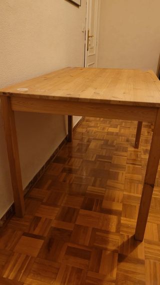 Mesa de madera natural IKEA
