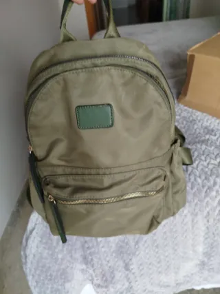Mochila chica/mujer verde militar. 0,30*0,30cm