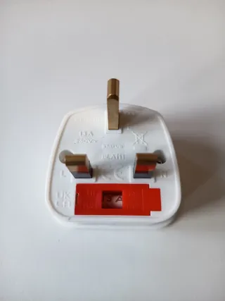 Adaptador Enchufe Europa a UK FUSIBLE