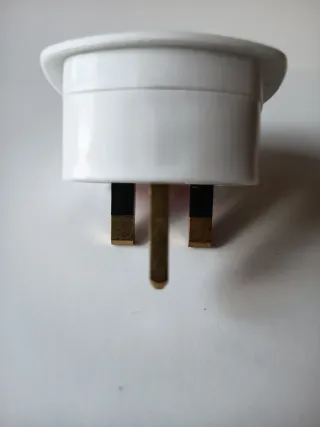 Adaptador Enchufe Europa a UK FUSIBLE