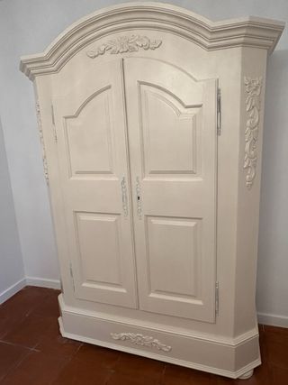 Conjunto comedor mesa y 4 sillas Y armario a juego