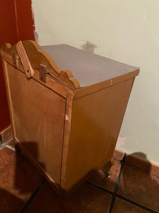 Mesilla de noche madera marrón y gris