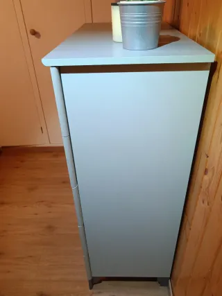 Cajonera-comoda azul grisáceo.