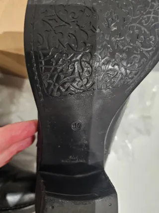 Botines piel mujer T40 negros tachas