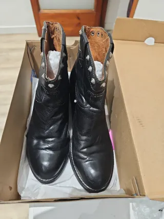 Botines piel mujer T40 negros tachas