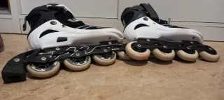 Patines seminuevos en línea negros y blancos