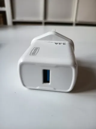 Cargador USB Abodos 2.4A UK