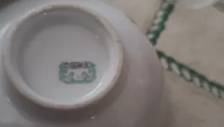 Cuencos de porcelana con rosas