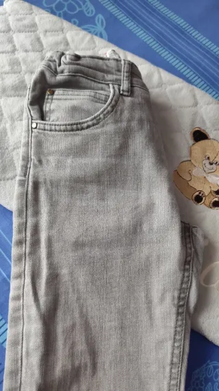 Pantalón vaquero niño gris