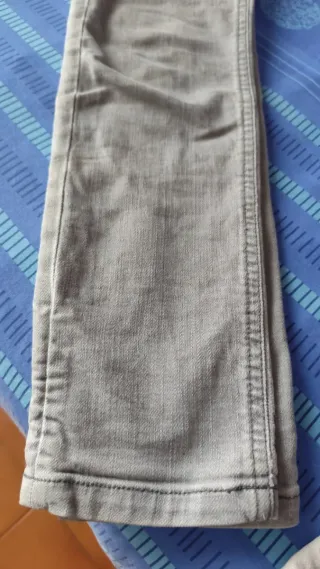 Pantalón vaquero niño gris