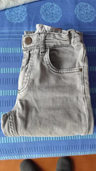 Pantalón vaquero niño gris