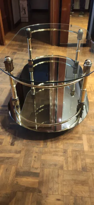 Mesa centro cristal y metal dorado NEGOCIABLE