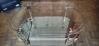 Mesa centro cristal y metal dorado NEGOCIABLE