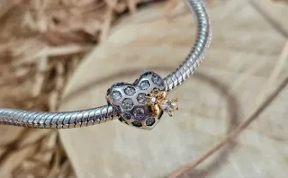 Charm Panel de Abejas y Abeja Los Bridgerton