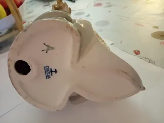 Figura de porcelana mujer con perro