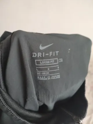 Cortavientos niño Nike negro y rojo