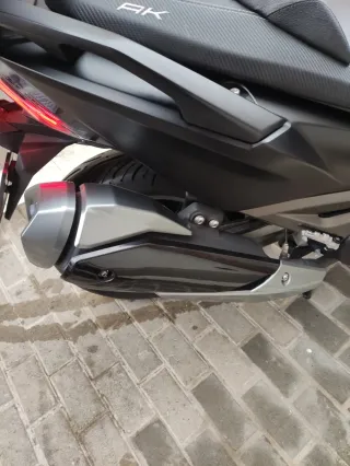 Maxiscooter deportiva KYMCO-Ak 550