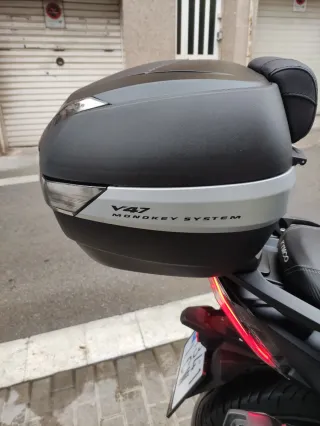 Maxiscooter deportiva KYMCO-Ak 550