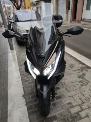 Maxiscooter deportiva KYMCO-Ak 550