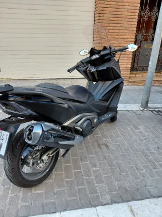 Maxiscooter deportiva KYMCO-Ak 550