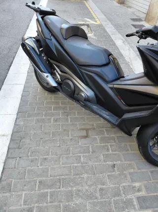 Maxiscooter deportiva KYMCO-Ak 550