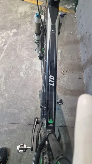 Bicicleta Cube LTD 29 C68