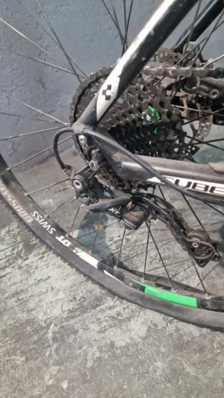 Bicicleta Cube LTD 29 C68