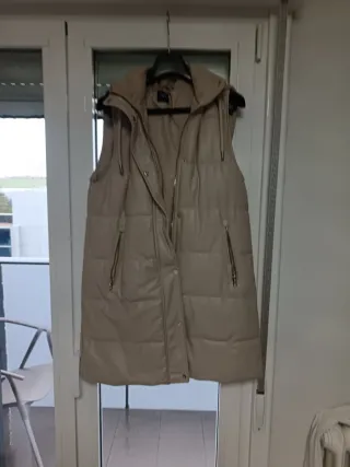 Chaleco acolchado Zara beige