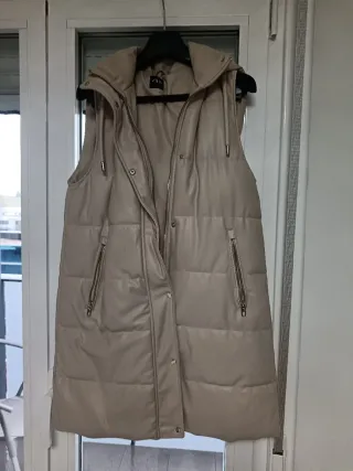 Chaleco acolchado Zara beige