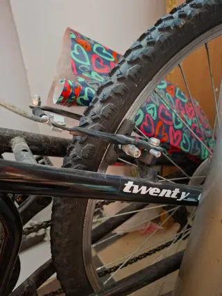 Bicicleta de montaña roja DENBIKE