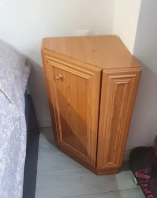 Mueble esquinero de madera