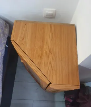 Mueble esquinero de madera