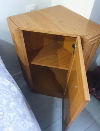 Mueble esquinero de madera