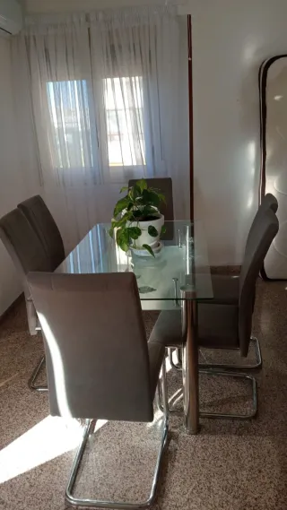 Mesa cristal y 8 sillas comedor
