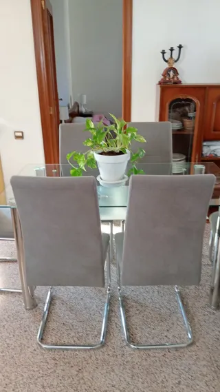 Mesa cristal y 8 sillas comedor
