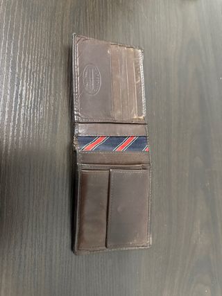 Cartera de cuero Tommy Hilfiger marrón