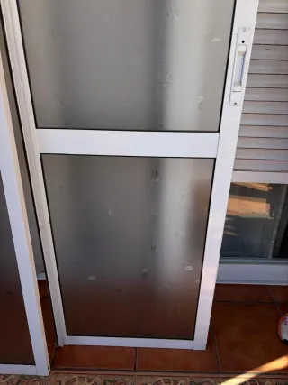 Puerta corredera lavadero aluminio